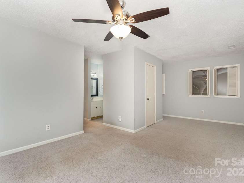 4025 Ivystone Court, Charlotte, NC 28277.  MLS# CAR4263151, YatesRealty ID 18180. Primary Suite