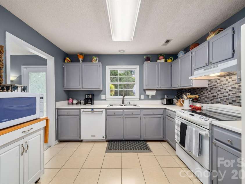 60 Southchase Drive, Fletcher, NC 28732.  MLS# CAR4288335, YatesRealty ID 18180. 