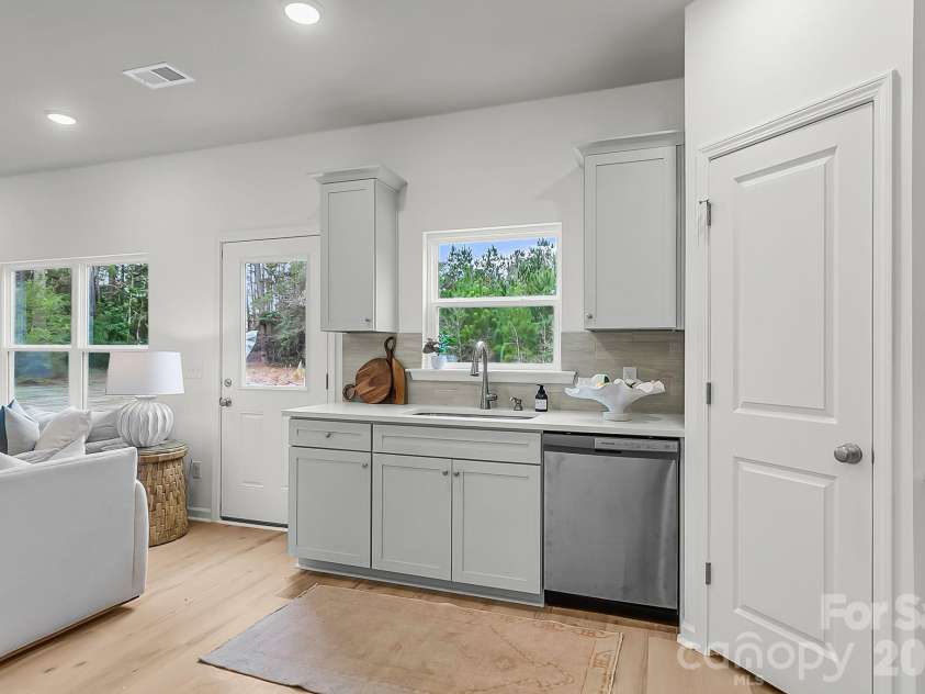 13917 Stillwood Place, Matthews, NC 28105.  MLS# CAR4368081, YatesRealty ID 18181. Representation