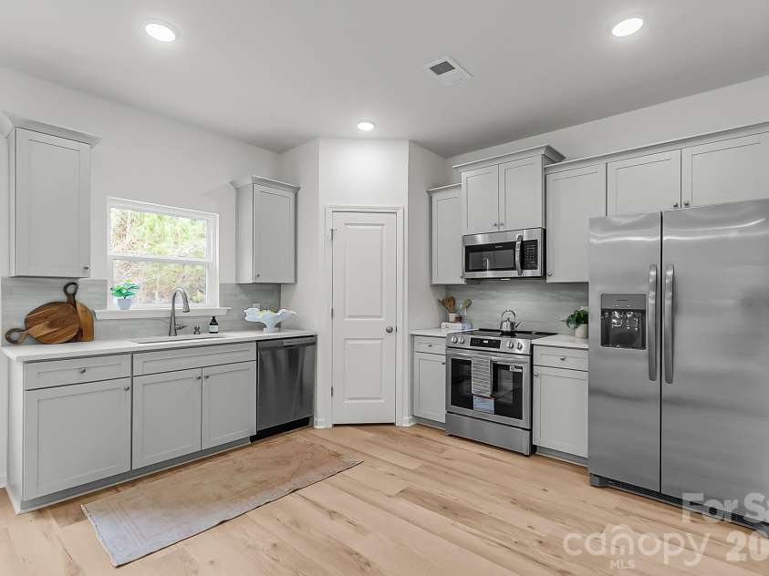 13917 Stillwood Place, Matthews, NC 28105.  MLS# CAR4368081, YatesRealty ID 18181. Representation