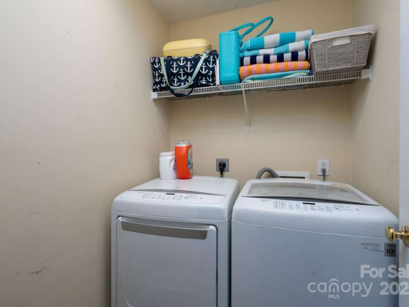 709 Carson Court, Kannapolis, NC 28083.  MLS# CAR4294117, YatesRealty ID 18184. Laundry Room