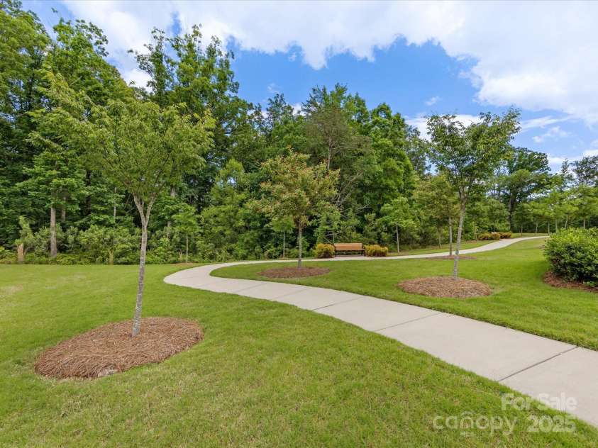 603 Southstone Drive, Matthews, NC 28104.  MLS# CAR4258701, YatesRealty ID 18185. Community Pocket Parks