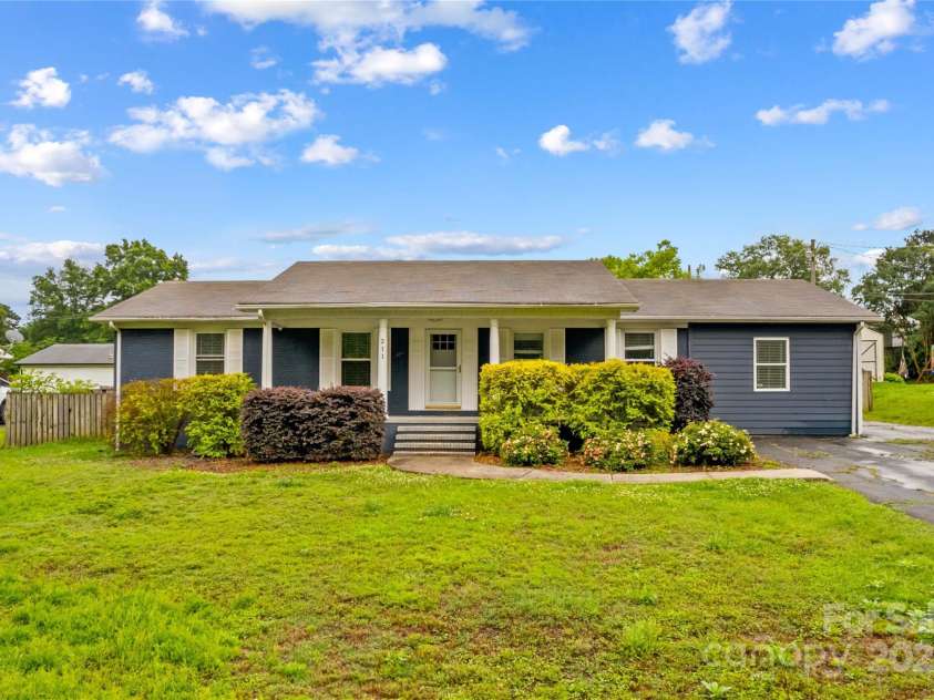 211 Ridgecrest Street, Kannapolis, NC 28081.  MLS# CAR4259587, YatesRealty ID 18186. 