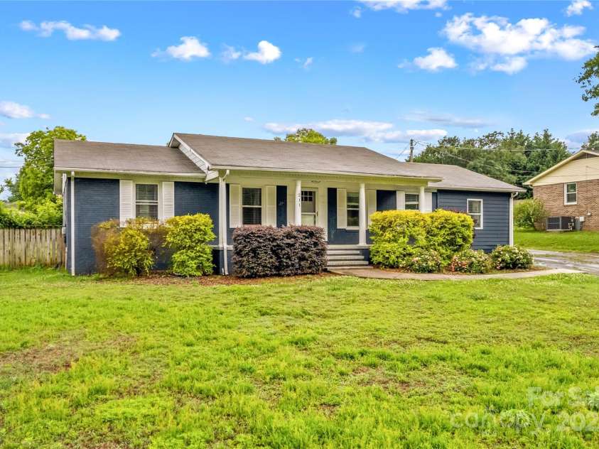 211 Ridgecrest Street, Kannapolis, NC 28081.  MLS# CAR4259587, YatesRealty ID 18186. 