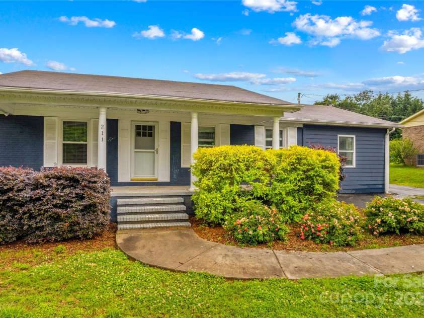 211 Ridgecrest Street, Kannapolis, NC 28081.  MLS# CAR4259587, YatesRealty ID 18186. 