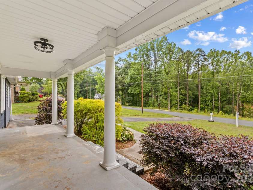 211 Ridgecrest Street, Kannapolis, NC 28081.  MLS# CAR4259587, YatesRealty ID 18186. 