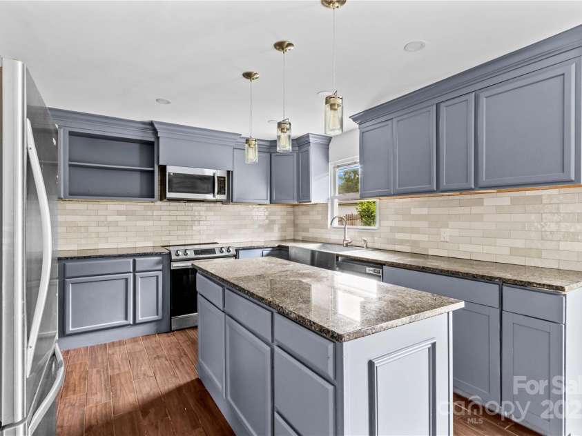 211 Ridgecrest Street, Kannapolis, NC 28081.  MLS# CAR4259587, YatesRealty ID 18186. 