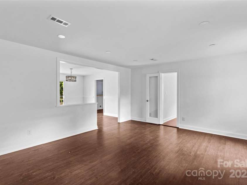 211 Ridgecrest Street, Kannapolis, NC 28081.  MLS# CAR4259587, YatesRealty ID 18186. 