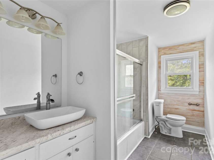 211 Ridgecrest Street, Kannapolis, NC 28081.  MLS# CAR4259587, YatesRealty ID 18186. 