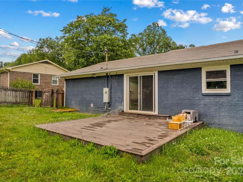 211 Ridgecrest Street, Kannapolis, NC 28081.  MLS# CAR4259587, YatesRealty ID 18186. 