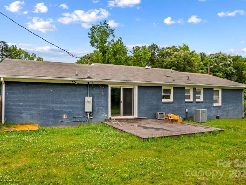 211 Ridgecrest Street, Kannapolis, NC 28081.  MLS# CAR4259587, YatesRealty ID 18186. 