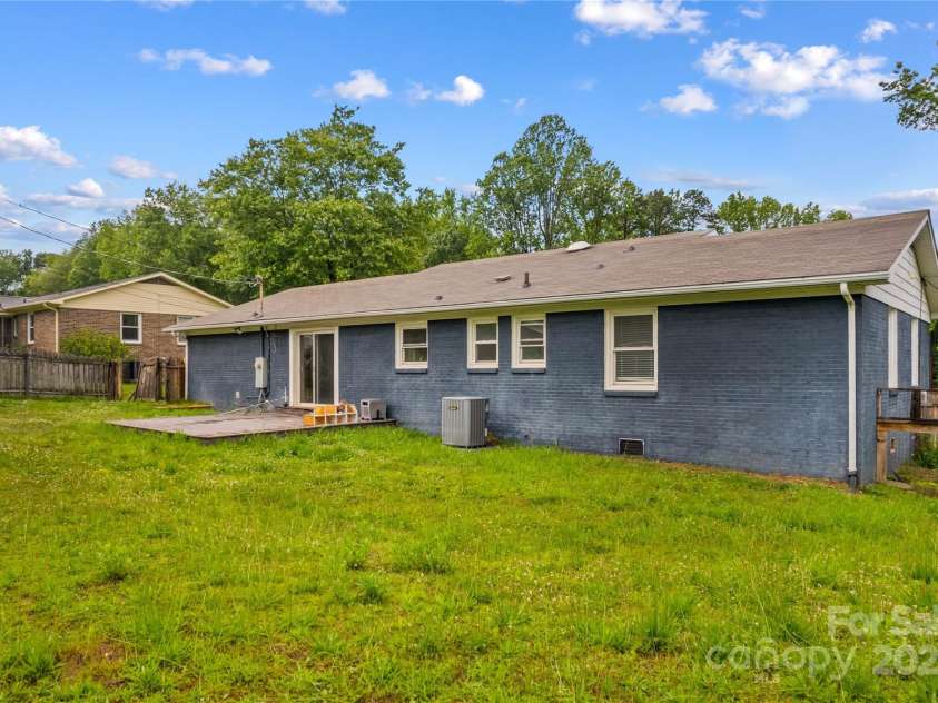 211 Ridgecrest Street, Kannapolis, NC 28081.  MLS# CAR4259587, YatesRealty ID 18186. 