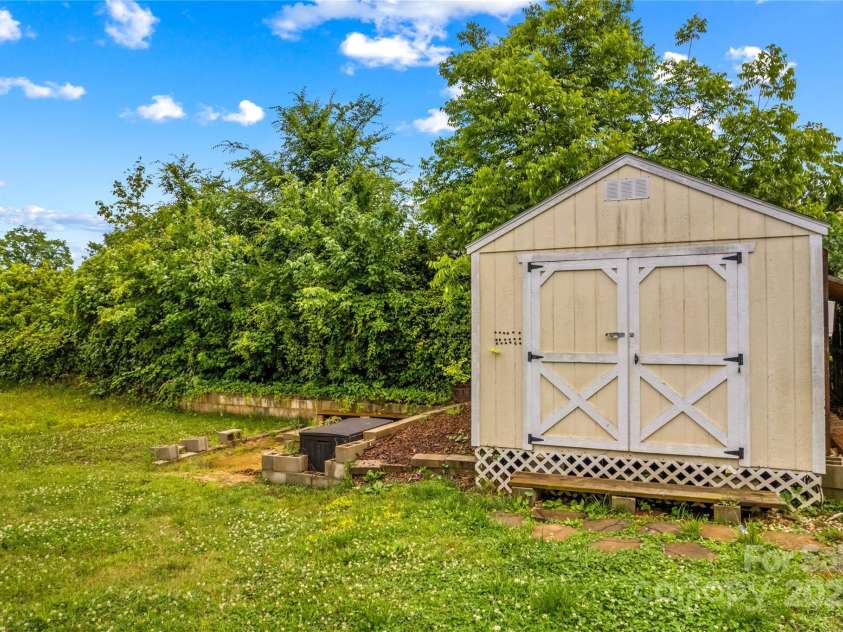 211 Ridgecrest Street, Kannapolis, NC 28081.  MLS# CAR4259587, YatesRealty ID 18186. 