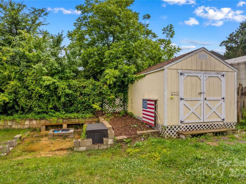 211 Ridgecrest Street, Kannapolis, NC 28081.  MLS# CAR4259587, YatesRealty ID 18186. 