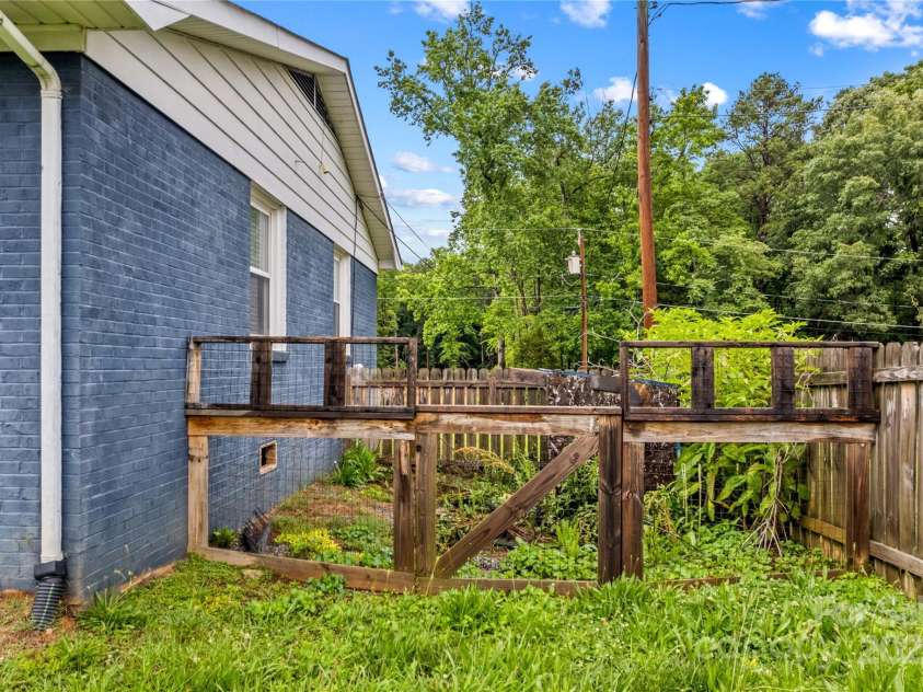 211 Ridgecrest Street, Kannapolis, NC 28081.  MLS# CAR4259587, YatesRealty ID 18186. 