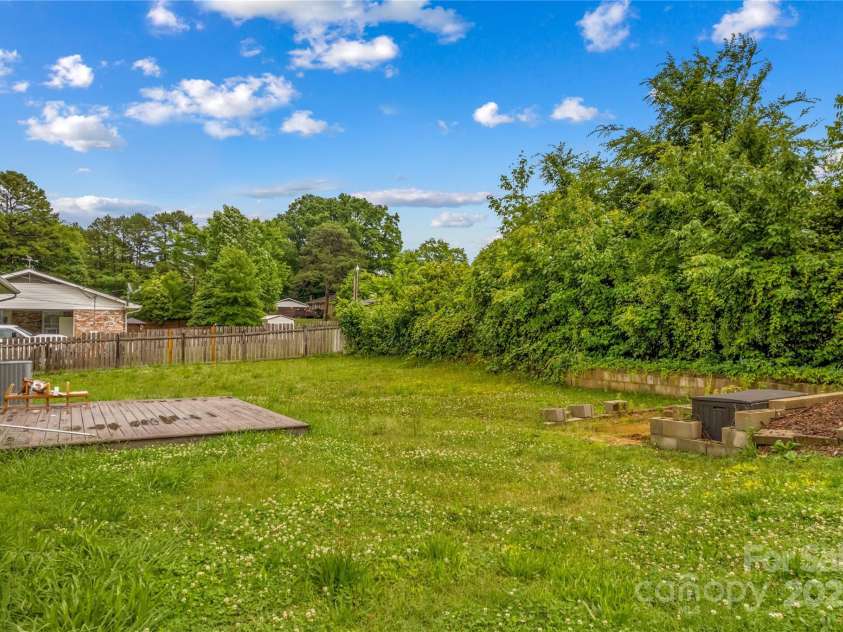 211 Ridgecrest Street, Kannapolis, NC 28081.  MLS# CAR4259587, YatesRealty ID 18186. 