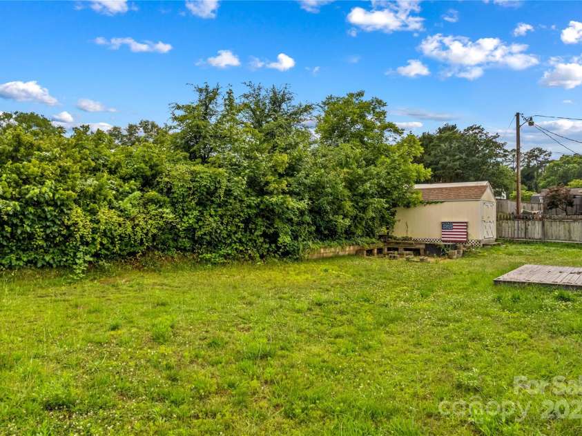 211 Ridgecrest Street, Kannapolis, NC 28081.  MLS# CAR4259587, YatesRealty ID 18186. 