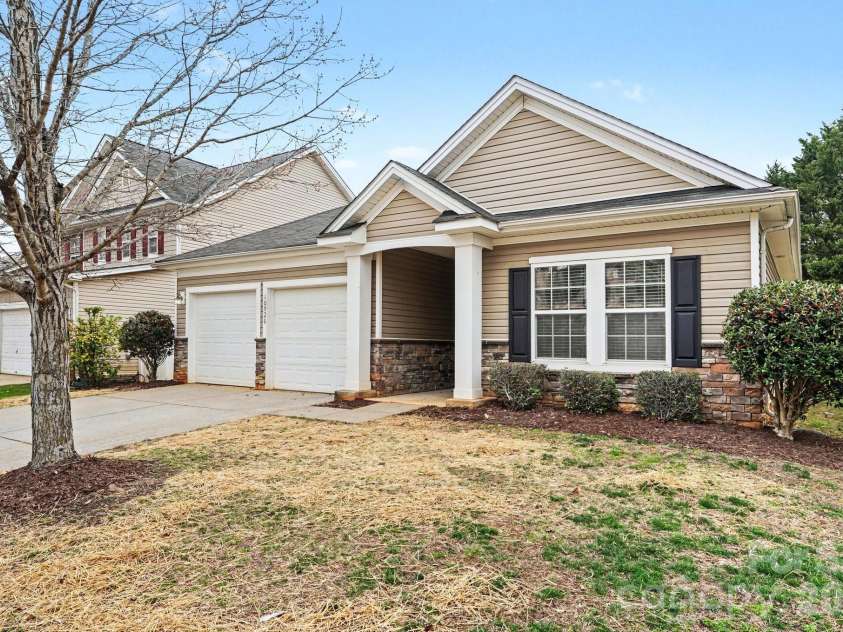 10926 Kinnairds Street, Charlotte, NC 28278.  MLS# CAR4352790, YatesRealty ID 18188. 