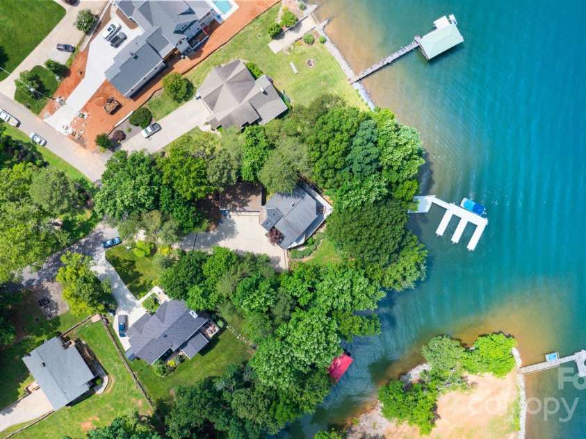 5075 Lakeview Circle, Sherrills Ford, NC 28673.  MLS# CAR4267740, YatesRealty ID 18188. 