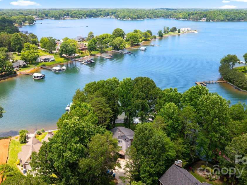 5075 Lakeview Circle, Sherrills Ford, NC 28673.  MLS# CAR4267740, YatesRealty ID 18188. 