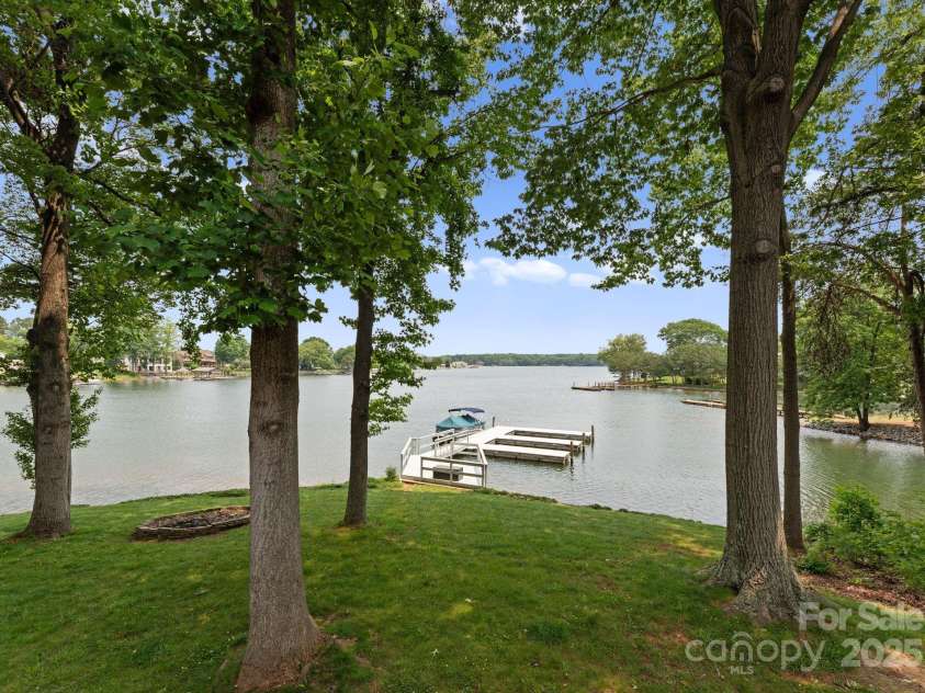 5075 Lakeview Circle, Sherrills Ford, NC 28673.  MLS# CAR4267740, YatesRealty ID 18188. 