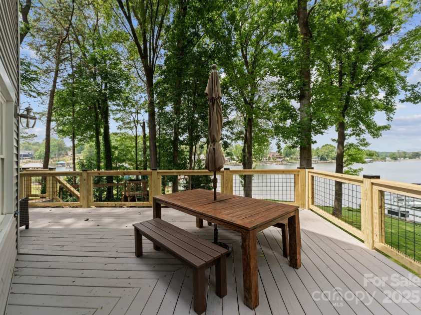 5075 Lakeview Circle, Sherrills Ford, NC 28673.  MLS# CAR4267740, YatesRealty ID 18188. 