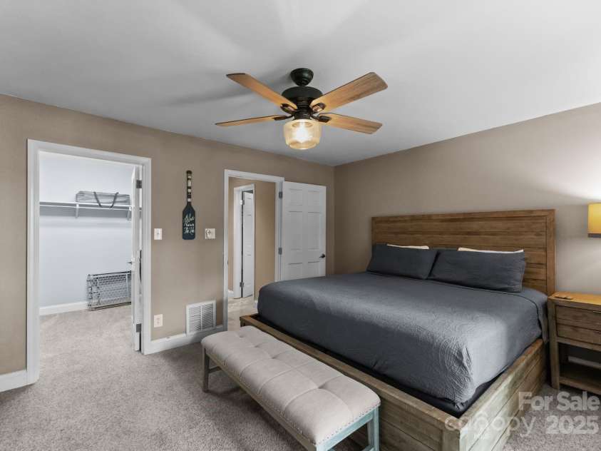 5075 Lakeview Circle, Sherrills Ford, NC 28673.  MLS# CAR4267740, YatesRealty ID 18188. 