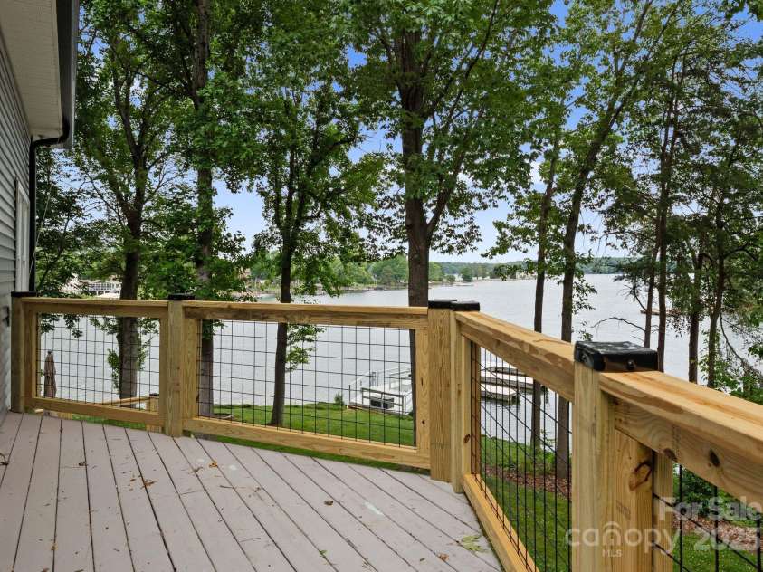 5075 Lakeview Circle, Sherrills Ford, NC 28673.  MLS# CAR4267740, YatesRealty ID 18188. 