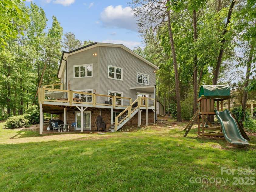 5075 Lakeview Circle, Sherrills Ford, NC 28673.  MLS# CAR4267740, YatesRealty ID 18188. 