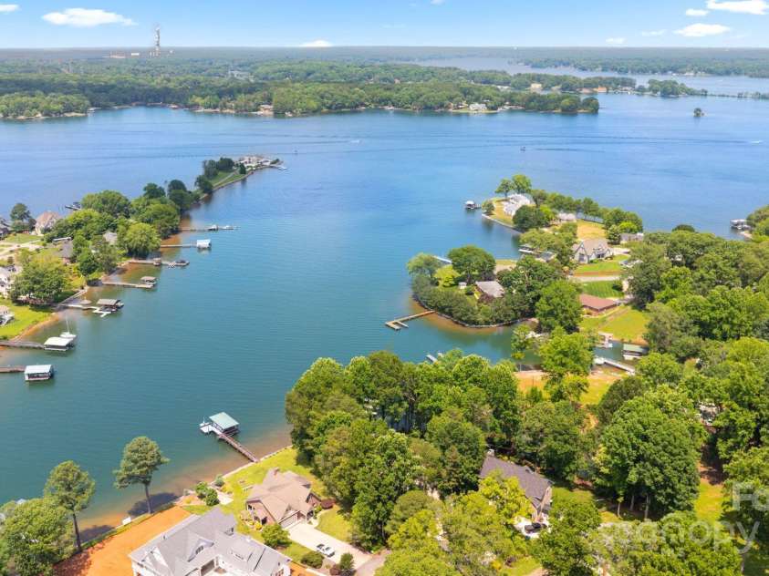 5075 Lakeview Circle, Sherrills Ford, NC 28673.  MLS# CAR4267740, YatesRealty ID 18188. 