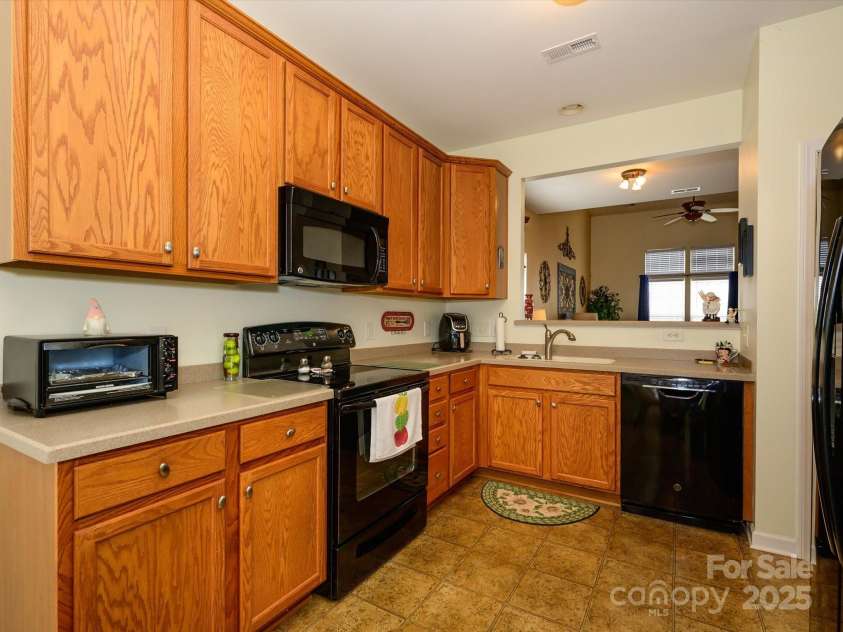 120 Snead Road, Fort Mill, SC 29715.  MLS# CAR4221912, YatesRealty ID 18190. Kitchen