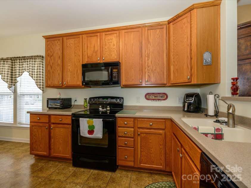 120 Snead Road, Fort Mill, SC 29715.  MLS# CAR4221912, YatesRealty ID 18190. Kitchen