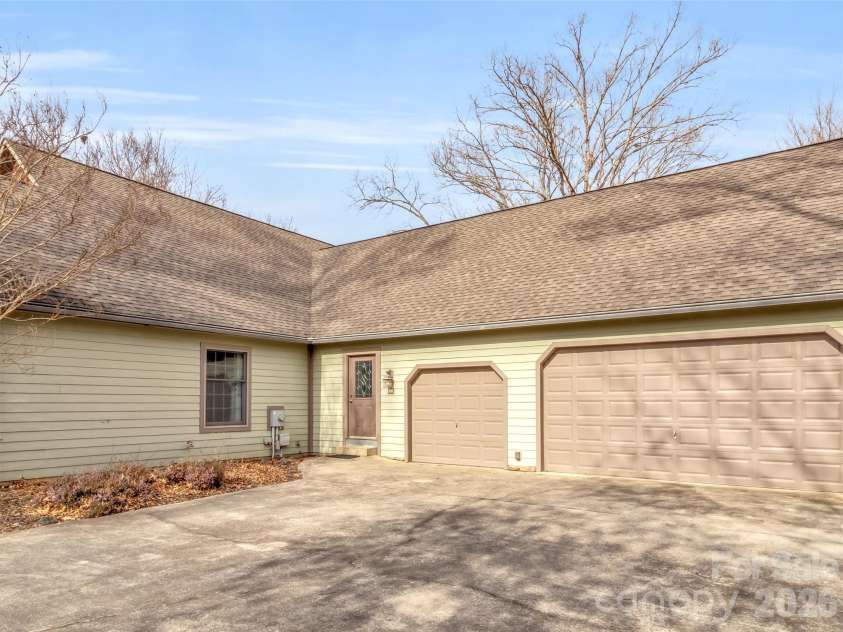 303 Forest Place, Candler, NC 28715.  MLS# CAR4342889, YatesRealty ID 18190. 