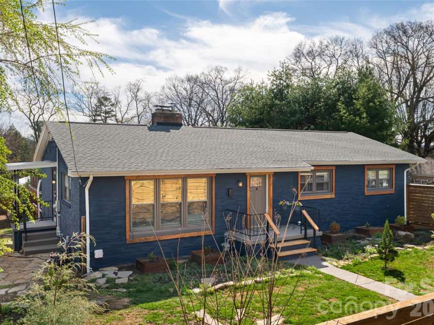 10 Lance Lane, Asheville, NC 28806.  MLS# CAR4328641, YatesRealty ID 18191. Gracious setting