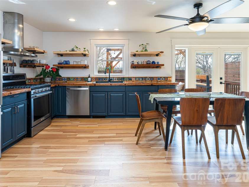 10 Lance Lane, Asheville, NC 28806.  MLS# CAR4328641, YatesRealty ID 18191. Open-concept kitchen with gas range