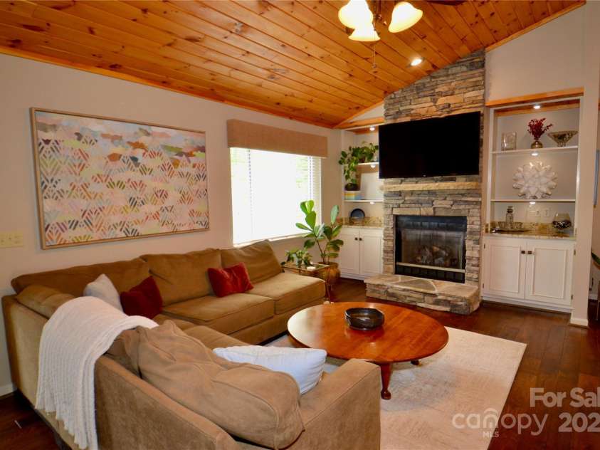 220 woodwinds Lane, Seven Devils, NC 28604.  MLS# CAR4257269, YatesRealty ID 18192. 