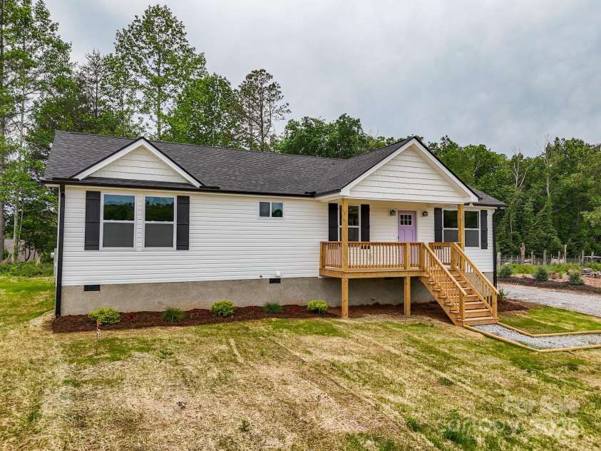 358 Point Hope Lane, Hendersonville, NC 28792.  MLS# CAR4241265, YatesRealty ID 18193. 