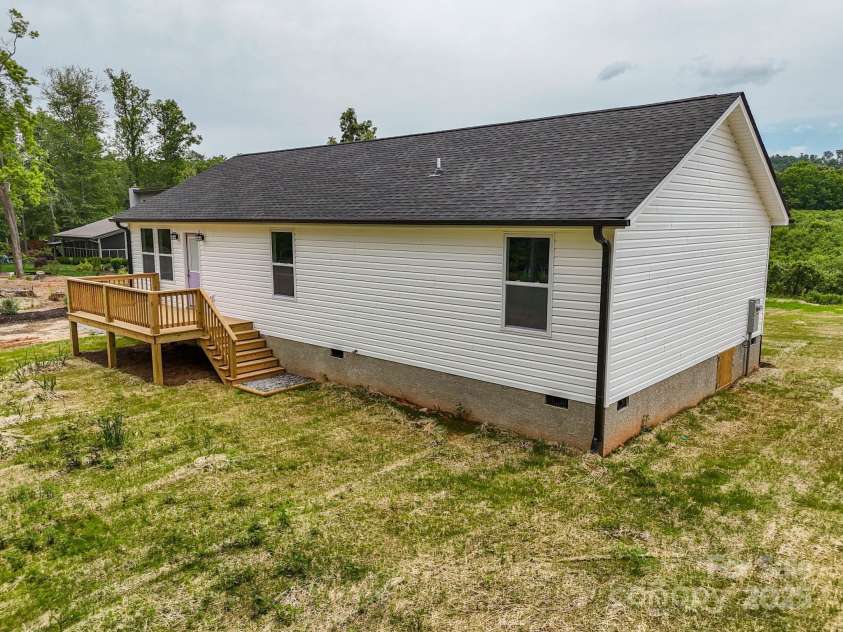 358 Point Hope Lane, Hendersonville, NC 28792.  MLS# CAR4241265, YatesRealty ID 18193. 