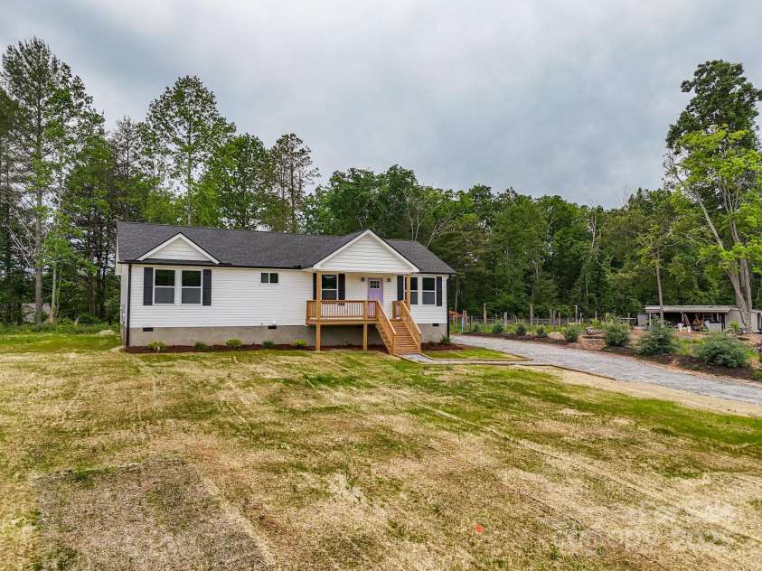 358 Point Hope Lane, Hendersonville, NC 28792.  MLS# CAR4241265, YatesRealty ID 18193. 
