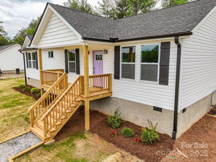 358 Point Hope Lane, Hendersonville, NC 28792.  MLS# CAR4241265, YatesRealty ID 18193. 