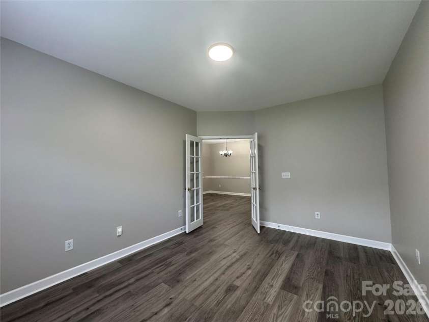 10676 Hill Point Court, Charlotte, NC 28262.  MLS# CAR4388592, YatesRealty ID 18194. Flex Space
