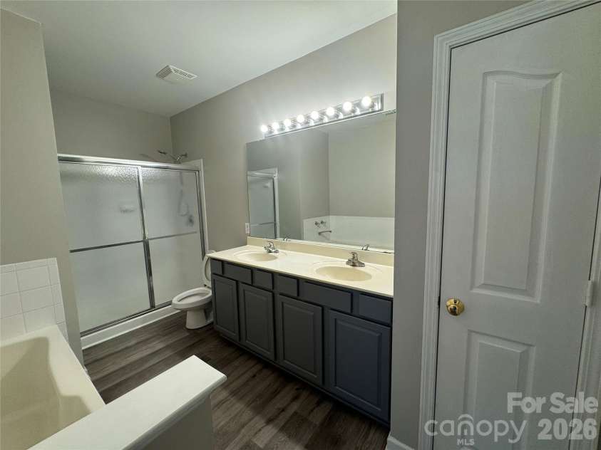 10676 Hill Point Court, Charlotte, NC 28262.  MLS# CAR4388592, YatesRealty ID 18194. Primary Bathroom