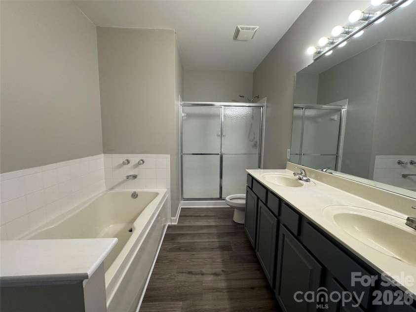 10676 Hill Point Court, Charlotte, NC 28262.  MLS# CAR4388592, YatesRealty ID 18194. Primary Bathroom with Tub & Shower