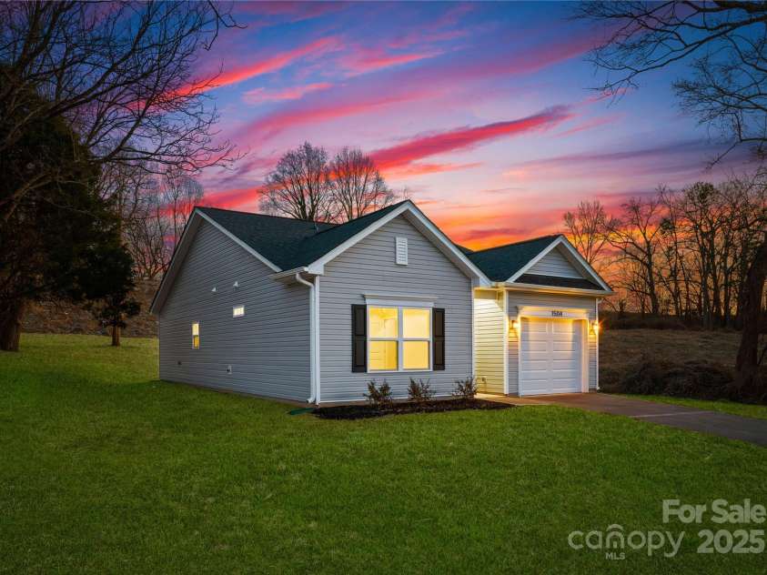 212 Columbia Street, Gastonia, NC 28054.  MLS# CAR4243272, YatesRealty ID 18194. Representation