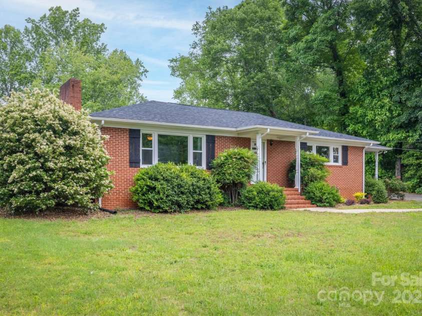 826 Jamestown Road, Morganton, NC 28655.  MLS# CAR4263056, YatesRealty ID 18195. Front