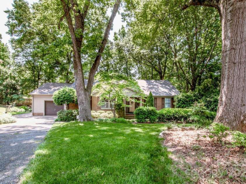 928 Tally Ho Court, Charlotte, NC 28212.  MLS# CAR4268365, YatesRealty ID 18196. 