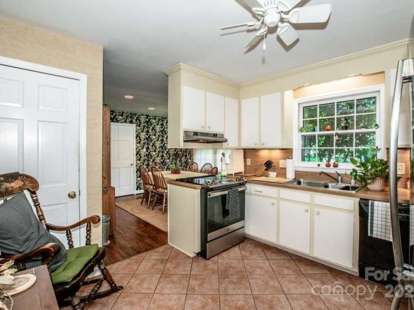 928 Tally Ho Court, Charlotte, NC 28212.  MLS# CAR4268365, YatesRealty ID 18196. 