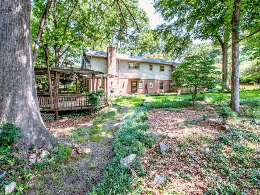 928 Tally Ho Court, Charlotte, NC 28212.  MLS# CAR4268365, YatesRealty ID 18196. 