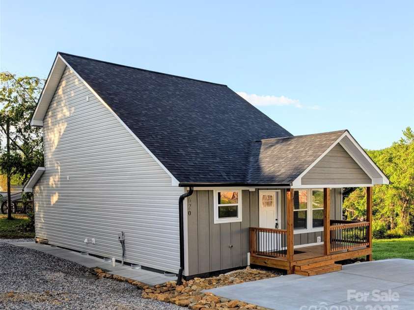 620 Miller Avenue, Marion, NC 28752.  MLS# CAR4256857, YatesRealty ID 18197. 