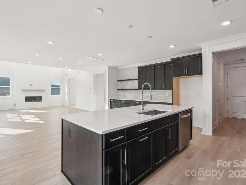 220 Windy Dell Drive, Tega Cay, SC 29708.  MLS# CAR4266344, YatesRealty ID 18198. Kitchen Island